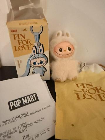 Popmart Labubu Pin for Love A beschikbaar voor biedingen