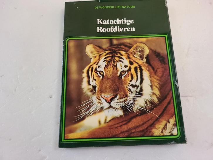 boek de wonderlijke natuur katachtige roofdieren, Livres, Nature, Comme neuf, Autres sujets/thèmes, Enlèvement ou Envoi