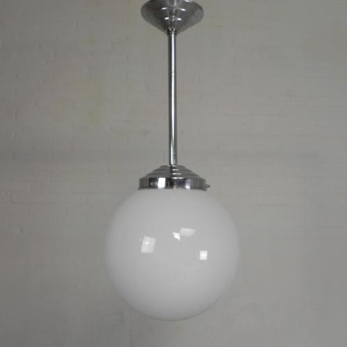 Art Deco hanglamp met witte bol, jaren 30, Antiek en Kunst, Antiek | Verlichting, Verzenden