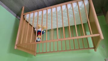 Kinderbedje.60 op 1,20m. Zonder matras. beschikbaar voor biedingen