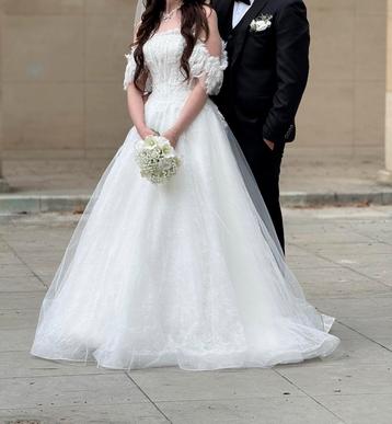 Trouwjurk te koop beschikbaar voor biedingen