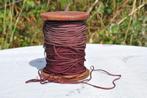 bobine cordelette bordeau pour couture passementerie, Enlèvement ou Envoi, Utilisé, Ruban, Bande ou Élastique