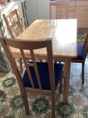 Table + 4 chaise beschikbaar voor biedingen