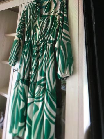 Nieuw groen kleedje Maat: M/L  beschikbaar voor biedingen