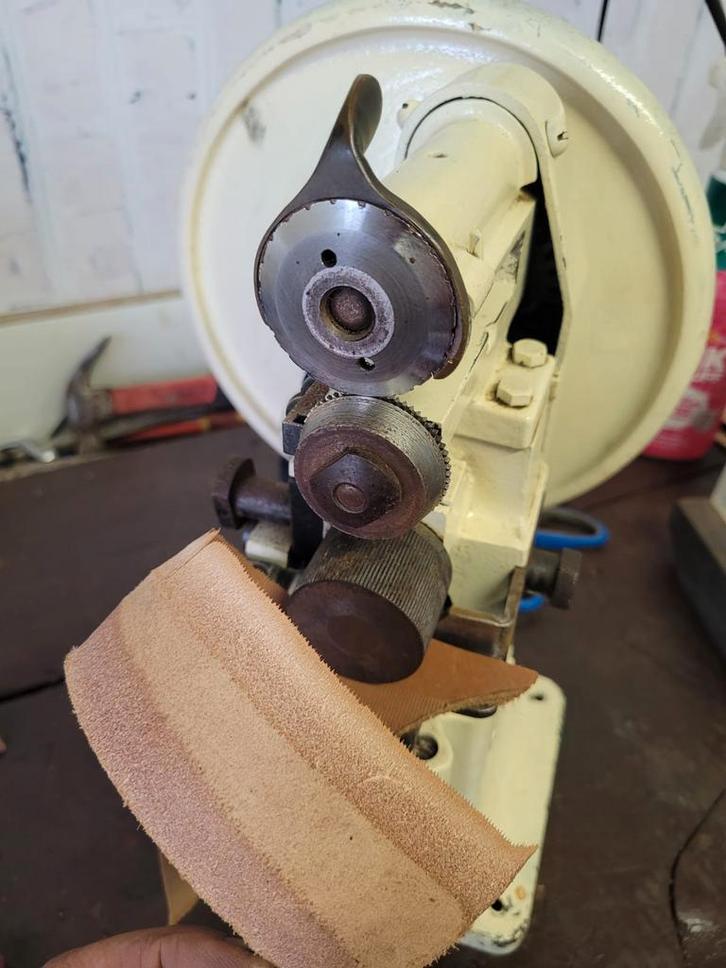 Schoenmakersnietmachine/-trimmer — Professionele machine, Hobby en Vrije tijd, Naaien en Fournituren, Gebruikt, Ophalen