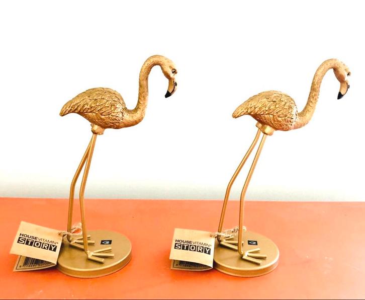 2 zeer mooie gouden flamingo-beeldjes „HOUSE VITAMIN”., Verzamelen, Beelden en Beeldjes, Nieuw, Dier, Ophalen of Verzenden
