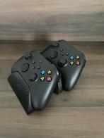 Xbox one x controllers + charging dock, Games en Spelcomputers, Spelcomputers | Xbox Original, Nieuw, Met 2 controllers, Ophalen