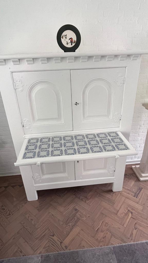Prachtige witte antieke buffetkast met tegelblad, Huis en Inrichting, Kasten | Buffetkasten, Zo goed als nieuw, 150 tot 200 cm