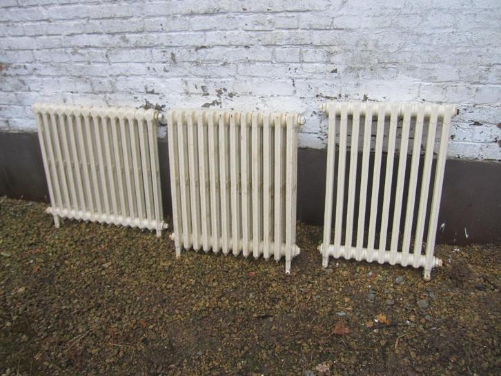 gietijzeren radiatoren + toebehoren, Doe-het-zelf en Bouw, Verwarming en Radiatoren, Zo goed als nieuw, Radiator, 30 tot 80 cm