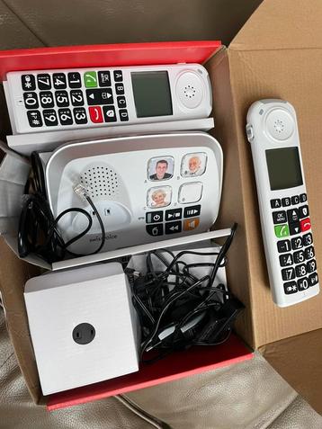 Draadloze telefoonset voor hulpbehoevende mensen beschikbaar voor biedingen