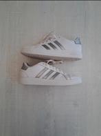 Chaussures Baskets Adidas blanches Pointure 38,5, Kleding | Dames, Schoenen, Ophalen of Verzenden, Zo goed als nieuw