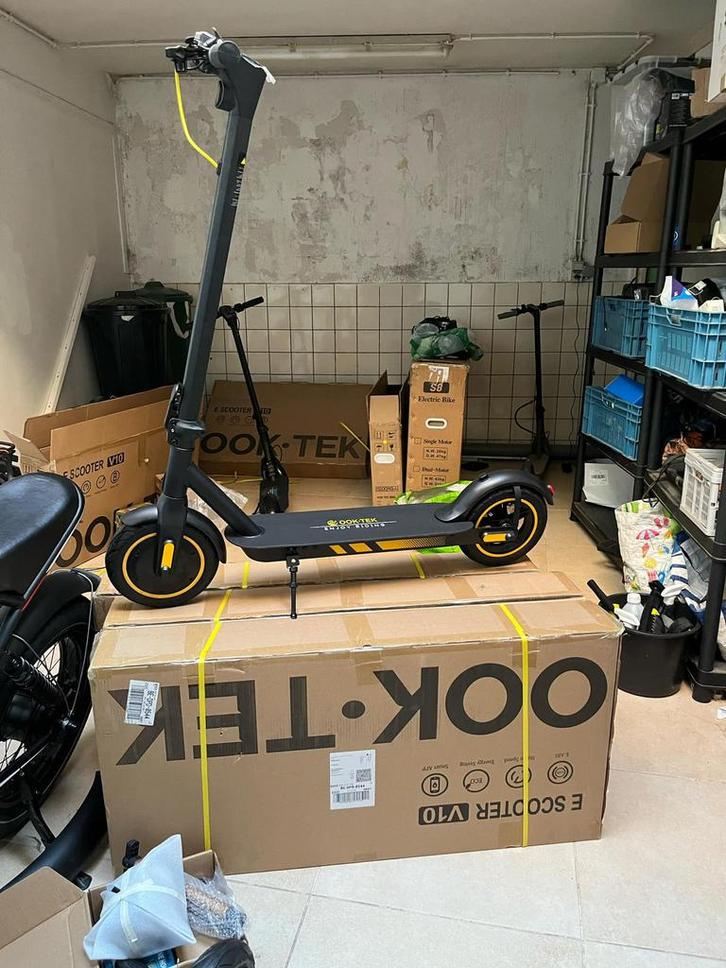 Elektrische Steps / V10 / Nieuw / in doos/ 25 km/ H, Fietsen en Brommers, Steps, Nieuw, Elektrische step (E-scooter), Ophalen