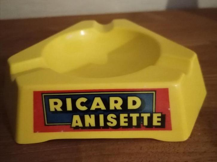 Perfecte staat asbak vn het merk RICARD ANISETTE., Verzamelen, Merken en Reclamevoorwerpen, Ophalen
