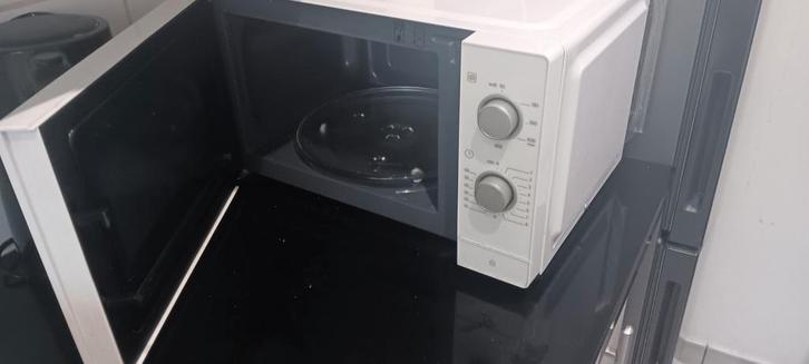 Micro-ondes BOSCH presque neuf à vendre, Elektronische apparatuur, Microgolfovens, Zo goed als nieuw, Microgolfoven, Ophalen