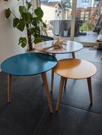 Kleurrijke houten bijzettafels, Huis en Inrichting, Tafels | Bijzettafels, Ophalen, Zo goed als nieuw