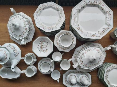 Uitgebreid servies Eternal beau van Johnson Bros., Antiek en Kunst, Antiek | Servies compleet, Ophalen