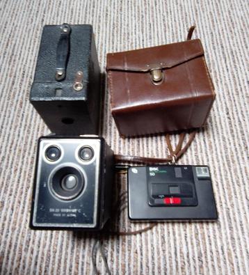 3 Oude fototoestellen + 1 draagtas beschikbaar voor biedingen