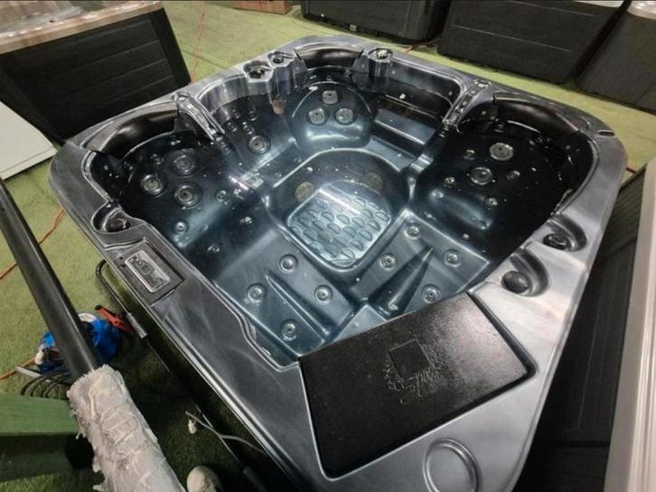 4 PERSOONS JACUZZI || SPOTGOEDKOOP, Tuin en Terras, Bubbelbaden en Hottubs, Filter, Ophalen of Verzenden