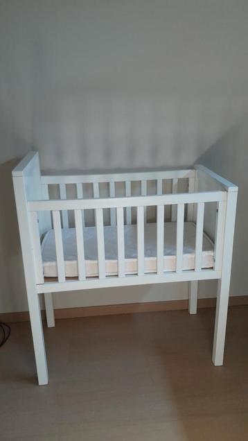 Lit bébé avec matelas, Enlèvement, Comme neuf, Berceau