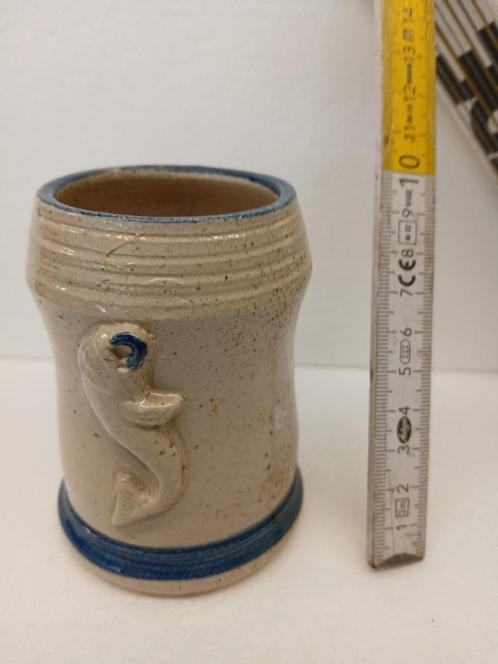 Mooie kleine zandstenen mok van ORVAL met forel en ring, Verzamelen, Biermerken, Nieuw, Pul(len), Overige merken, Ophalen of Verzenden