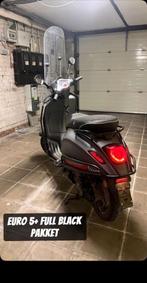 Vespa sprint, Fietsen en Brommers, Ophalen of Verzenden, Zo goed als nieuw