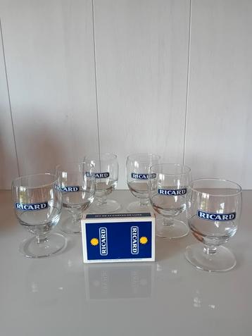 Verres Ricard et jeu de cartes