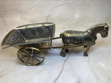 Figurine en laiton d'un cheval tirant une calèche beschikbaar voor biedingen