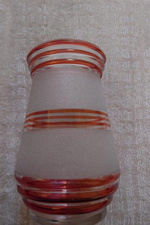 Vintage doorschijnende granieten en oranjerode glazen vaas t, Huis en Inrichting, Woonaccessoires | Vazen, Zo goed als nieuw, Rood