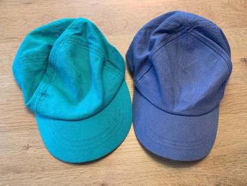 Pet 2 stuks (groen/blauw) maat 98/104 beschikbaar voor biedingen