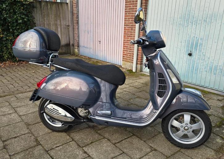 Vespa GTS 125cc - Excellent état - Dolomit Grey, Motos, Motos | Piaggio, Particulier, Scooter, Enlèvement