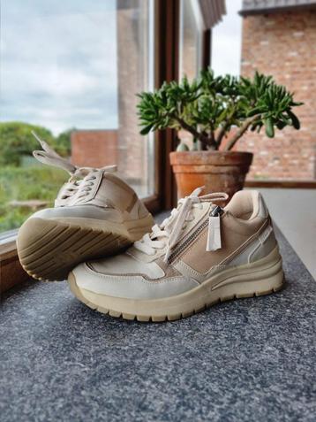 Sneakers Tamaris 38 beschikbaar voor biedingen