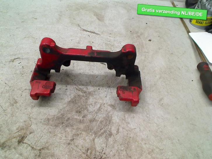 REMKLAUWHOUDER RECHTS VOOR Golf VI (5K1) (1K0615125D), Auto-onderdelen, Remmen en Aandrijving, Volkswagen, Gebruikt