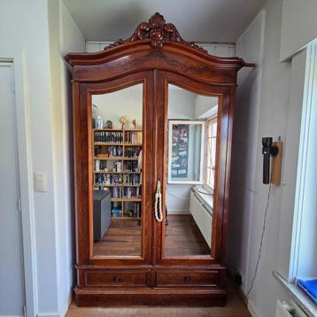 antieke kleerkast  beschikbaar voor biedingen