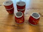 4 rode koffiemokken + 2 melkkannetjes Douwe Egberts, Ophalen of Verzenden, Zo goed als nieuw, Overige stijlen, Kop(pen) en/of Schotel(s)