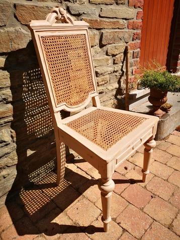 Chaise patinée  beschikbaar voor biedingen