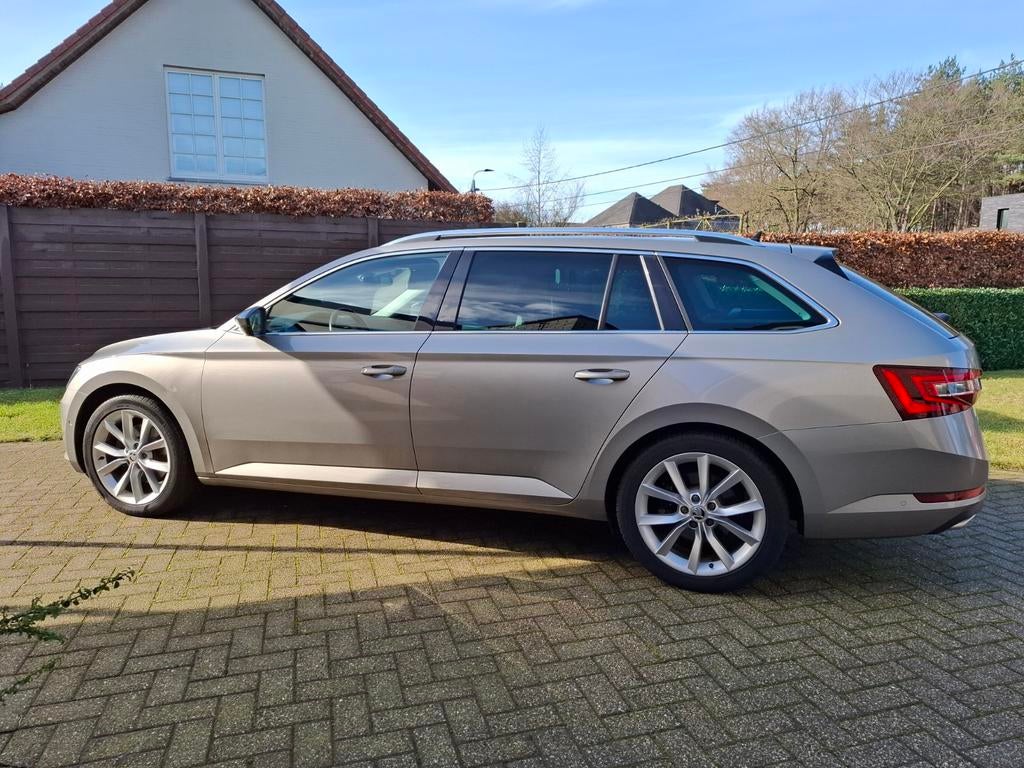 Skoda Superb 1.6TDI 120pk Cappuccino Grey, Auto's, Skoda, Particulier, ABS, Achteruitrijcamera, Adaptieve lichten, Adaptive Cruise Control