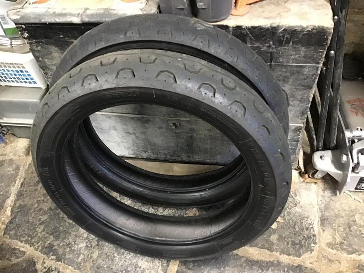 Motorbanden voor en achter, in zeer goede staat!, Motoren, Onderdelen | Merk-onafhankelijk, Gebruikt, Ophalen