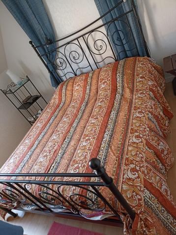 Couvre lit et tenture, Enlèvement