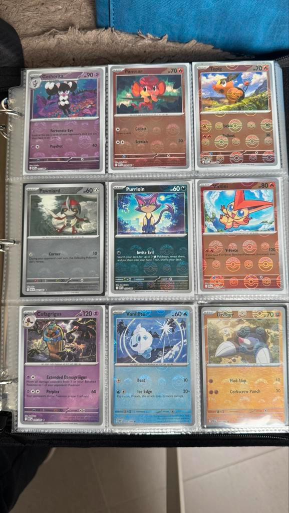 Binder met 290 pokemon kaarten(EX/Holo/Reverse), Hobby en Vrije tijd, Verzamelkaartspellen | Pokémon, Zo goed als nieuw, Booster