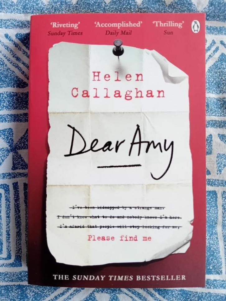 Dear Amy by Helen Callaghan, Boeken, Thrillers, Gelezen, Amerika, Ophalen of Verzenden