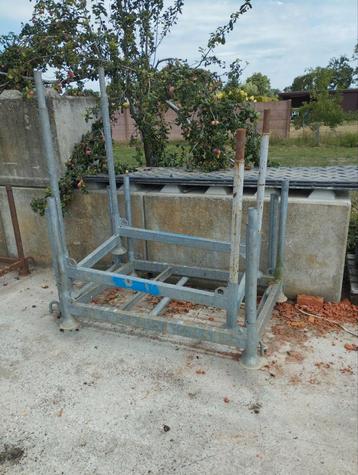 SCHOORBAKKEN , schoorbak, stapelbak, stapelrek beschikbaar voor biedingen