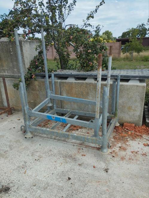 SCHOORBAKKEN , schoorbak, stapelbak, stapelrek, Doe-het-zelf en Bouw, Overige Doe-Het-Zelf en Bouw, Zo goed als nieuw, Ophalen