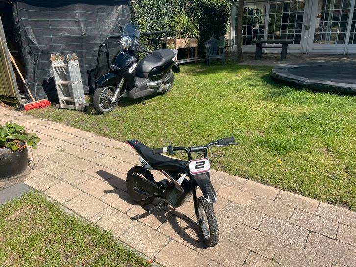 Razor – MX125 Dirt Rocket elektrische dirtbike, Fietsen en Brommers, Minibikes, Midibikes en Pitbikes, Gebruikt, Dirtbike, Ophalen
