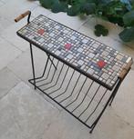 Vintage bijzettafel metaal en bamboe handgrepen jaren 50/60, Huis en Inrichting, Tafels | Bijzettafels, Minder dan 55 cm, Gebruikt