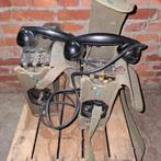 Twee oude militaire telefoons, Verzamelen, Militaria | Algemeen, Ophalen, Landmacht, Overige typen