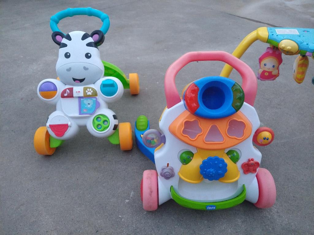 Déambulateur gratuit, Enfants & Bébés, Jouets | Jouets de bébé, Avec lumière, Sonore, À roulettes, Enlèvement
