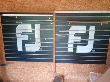 Slatwall Footjoy avec étagères et accessoires  beschikbaar voor biedingen