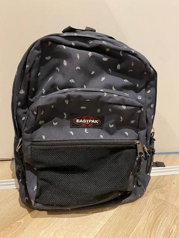 Eastpak rugzak donkerblauw + veertjes (met 3 vakken) beschikbaar voor biedingen