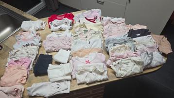 Lot vêtement taille naissance et 50 beschikbaar voor biedingen