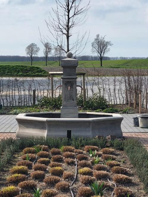 Franse boerderijfontein compleet met verlichting en montage, Tuin en Terras, Waterpartijen en Fonteinen, Nieuw, Fontein, Beton